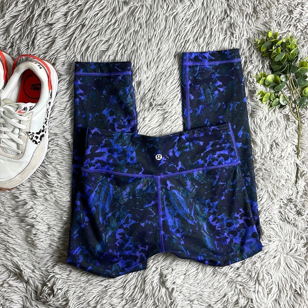 Lululemon Wunder Under Crop II *Full-On Luon
Floral Sport Backdrop Iris size 4